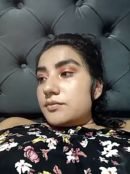 Snapshot of Hellen_Alex chatting on January 6, 2025, 8:07 pm Hellen Alex online show from January 6, 2025, 8:07 pm