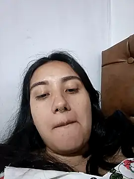 Snapshot of Hellen_Alex chatting on May 5, 2026, 2:25 pm Hellen Alex online show from May 5, 2026, 2:25 pm