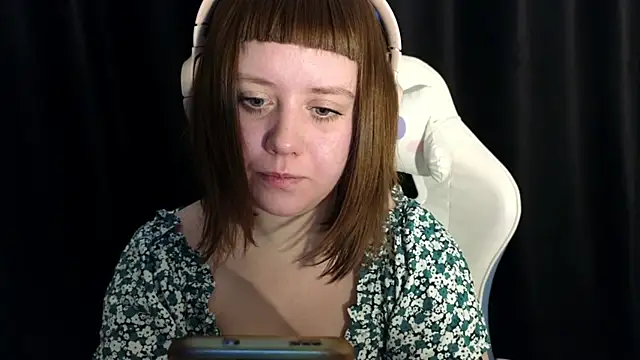 Snapshot of June_shy0 chatting on February 7, 2025, 7:18 am June shy0 online show from February 7, 2025, 7:18 am