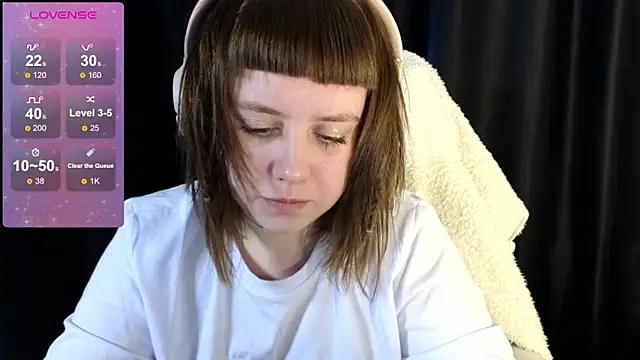 Snapshot of June_shy0 chatting on February 15, 2025, 7:38 am June shy0 online show from February 15, 2025, 7:38 am