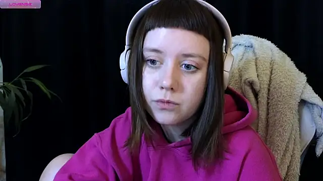 Snapshot of June_shy0 chatting on March 14, 2025, 7:26 am June shy0 online show from March 14, 2025, 7:26 am