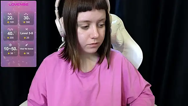 Snapshot of June_shy0 chatting on March 22, 2025, 7:36 am June shy0 online show from March 22, 2025, 7:36 am