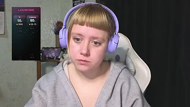 Snapshot of June_shy0 chatting on September 29, 2025, 3:44 am June shy0 online show from September 29, 2025, 3:44 am