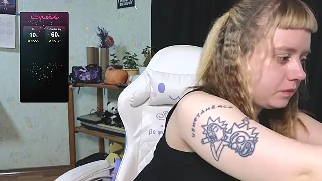 Snapshot of June_shy0 chatting on November 5, 2025, 6:57 am June shy0 online show from November 5, 2025, 6:57 am