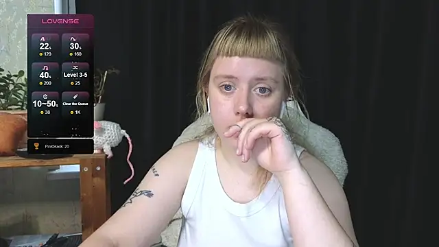 Snapshot of June_shy0 chatting on November 7, 2025, 6:57 am June shy0 online show from November 7, 2025, 6:57 am