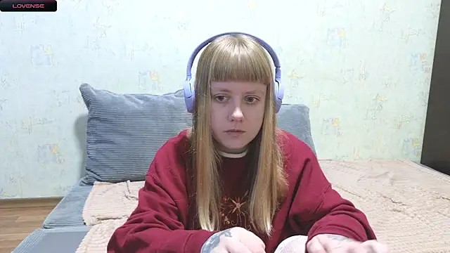 Snapshot of June_shy0 chatting on June 3, 2026, 8:17 am June shy0 online show from June 3, 2026, 8:17 am