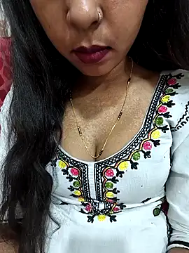 Snapshot of Sharmila-Singh chatting on June 5, 2026, 6:52 am Sharmila-Singh online show from June 5, 2026, 6:52 am