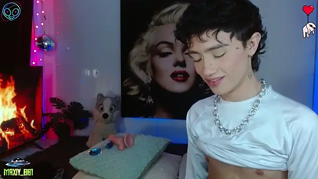 maxiy 001 online show from April 26, 2026, 2:42 am