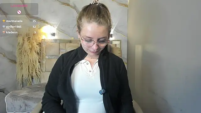 Snapshot of _isaabellaa chatting on July 8, 2026, 12:42 pm isaabellaa online show from July 8, 2026, 12:42 pm