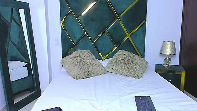 Snapshot of Criss_Ariana chatting on February 14, 2025, 11:42 am Criss Ariana online show from February 14, 2025, 11:42 am