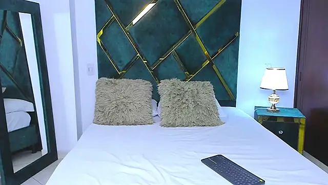 Snapshot of Criss_Ariana chatting on February 18, 2025, 12:28 pm Criss Ariana online show from February 18, 2025, 12:28 pm