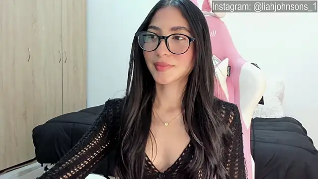 Snapshot of Sweetnaughtygirl_ chatting on February 6, 2025, 4:10 am Sweetnaughtygirl online show from February 6, 2025, 4:10 am