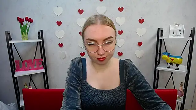BeatriceFly online show from December 15, 2024, 10:50 am
