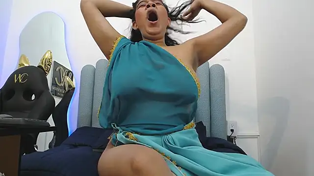 Snapshot of iniyalaboni chatting on February 13, 2025, 3:56 pm iniyalaboni online show from February 13, 2025, 3:56 pm