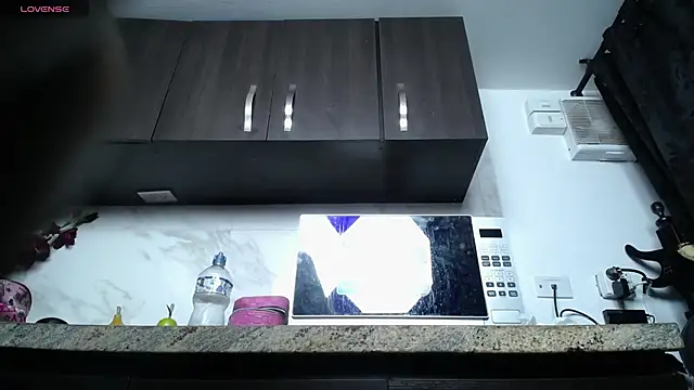 Snapshot of iniyalaboni chatting on November 15, 2025, 8:27 pm iniyalaboni online show from November 15, 2025, 8:27 pm