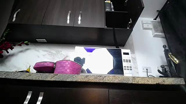 Snapshot of iniyalaboni chatting on November 22, 2025, 9:03 pm iniyalaboni online show from November 22, 2025, 9:03 pm