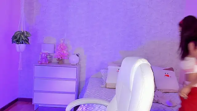 DahianaWalcott online show from December 10, 2024, 4:38 pm