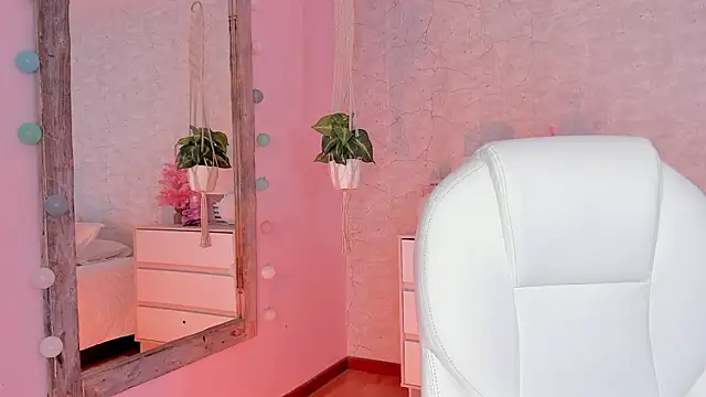 DahianaWalcott online show from December 18, 2024, 7:52 pm