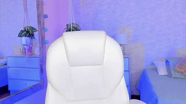 DahianaWalcott online show from February 13, 2025, 2:01 am