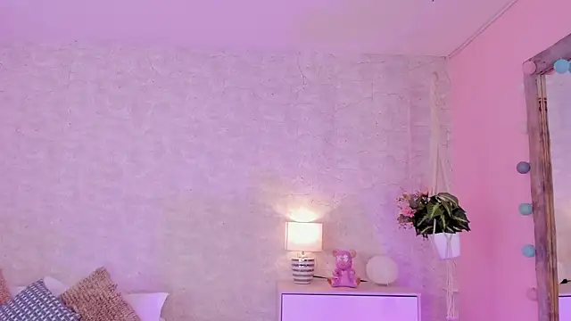 DahianaWalcott online show from February 28, 2025, 1:05 am