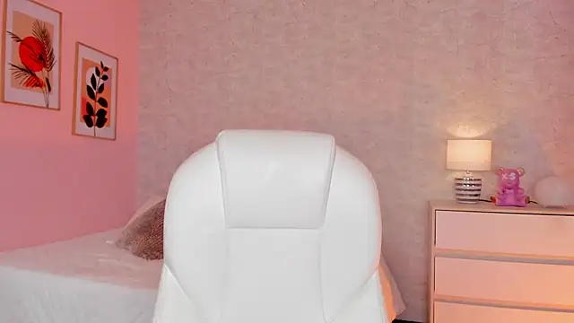 DahianaWalcott online show from March 5, 2025, 2:03 am