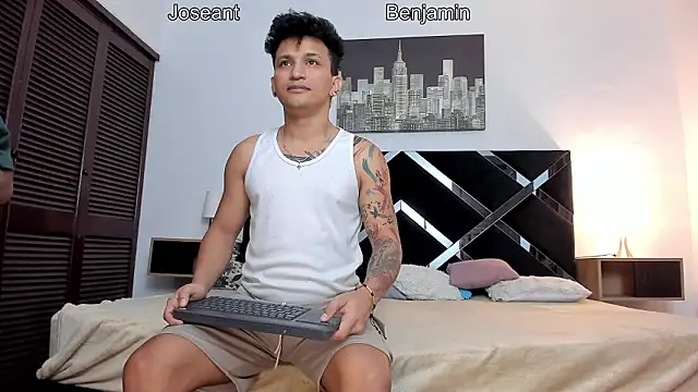 Snapshot of toyboys1 chatting on March 21, 2026, 2:49 am toyboys1 online show from March 21, 2026, 2:49 am