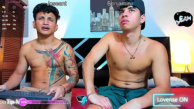 Snapshot of toyboys1 chatting on April 9, 2026, 3:39 am toyboys1 online show from April 9, 2026, 3:39 am
