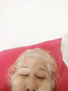 girl amada online show from November 16, 2025, 9:31 pm