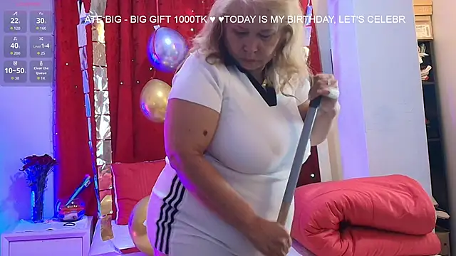 girl amada online show from January 18, 2026, 8:51 am