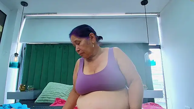 girl amada online show from May 30, 2026, 2:25 pm