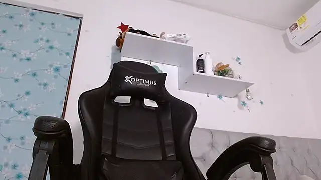 Snapshot of miss_valery2 chatting on October 5, 2025, 4:22 am miss valery2 online show from October 5, 2025, 4:22 am