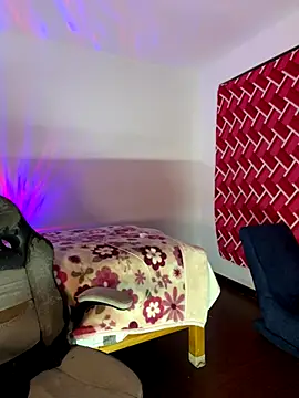 emiily15   online show from October 18, 2025, 10:54 pm