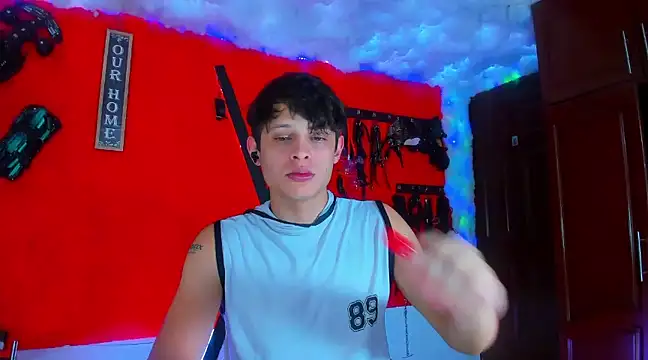 Snapshot of LilOwen_ chatting on March 13, 2025, 8:54 pm LilOwen online show from March 13, 2025, 8:54 pm