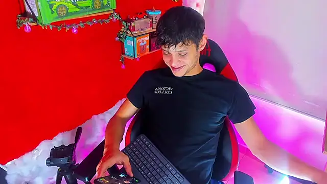 Snapshot of LilOwen_ chatting on September 13, 2025, 7:13 pm LilOwen online show from September 13, 2025, 7:13 pm