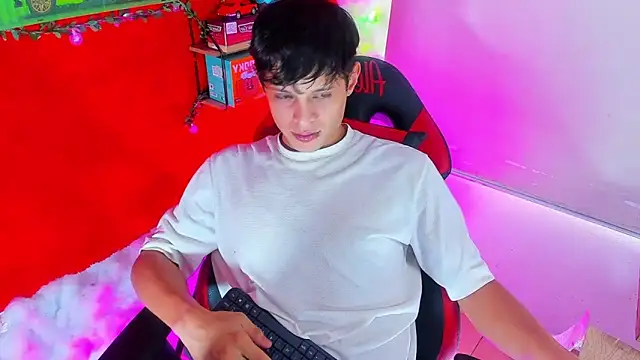 Snapshot of LilOwen_ chatting on September 17, 2025, 7:04 pm LilOwen online show from September 17, 2025, 7:04 pm