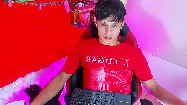 Snapshot of LilOwen_ chatting on September 18, 2025, 7:27 pm LilOwen online show from September 18, 2025, 7:27 pm