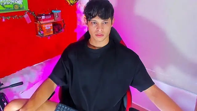 Snapshot of LilOwen_ chatting on September 23, 2025, 5:38 pm LilOwen online show from September 23, 2025, 5:38 pm