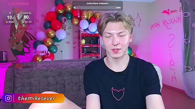 Snapshot of TheMikeSever chatting on December 22, 2024, 11:31 pm TheMikeSever online show from December 22, 2024, 11:31 pm