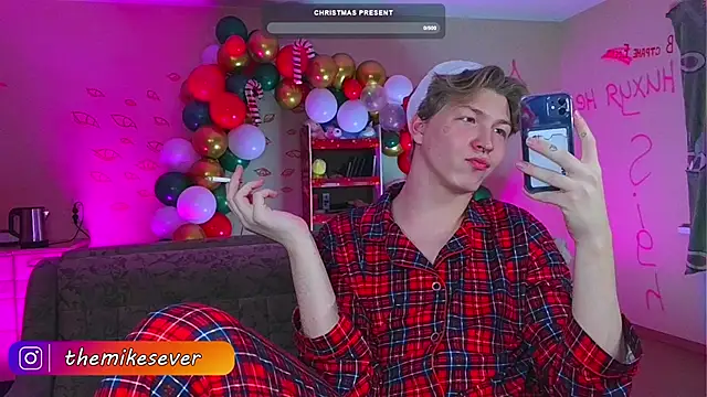 Snapshot of TheMikeSever chatting on December 24, 2024, 6:17 pm TheMikeSever online show from December 24, 2024, 6:17 pm