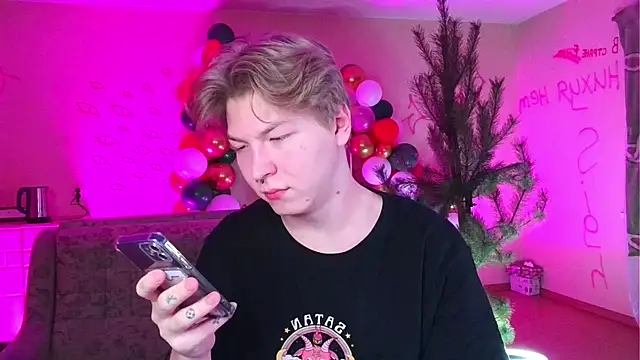 Snapshot of TheMikeSever chatting on January 2, 2025, 5:50 pm TheMikeSever online show from January 2, 2025, 5:50 pm