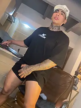 Snapshot of Dominiofit chatting on November 11, 2025, 2:55 am Dominiofit online show from November 11, 2025, 2:55 am