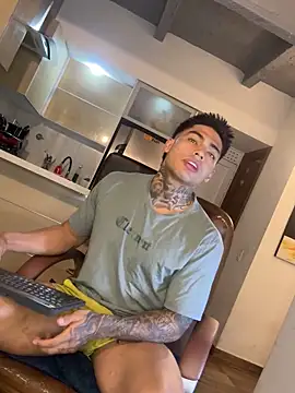 Snapshot of Dominiofit chatting on November 17, 2025, 1:22 am Dominiofit online show from November 17, 2025, 1:22 am