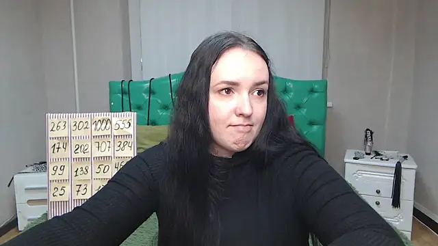 IsabelBlackberry online show from February 7, 2025, 9:05 am