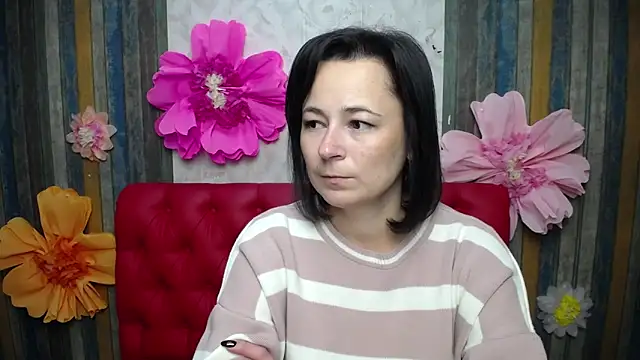 Snapshot of MarieSho chatting on October 13, 2025, 5:24 pm MarieSho online show from October 13, 2025, 5:24 pm