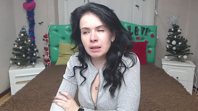 JasmineKouch online show from January 6, 2026, 6:33 pm