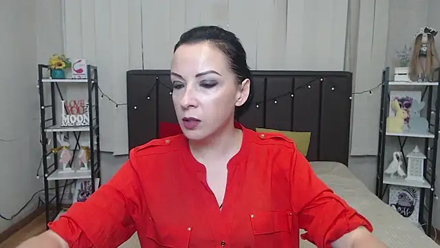 ElizabethSho online show from September 18, 2025, 5:04 pm