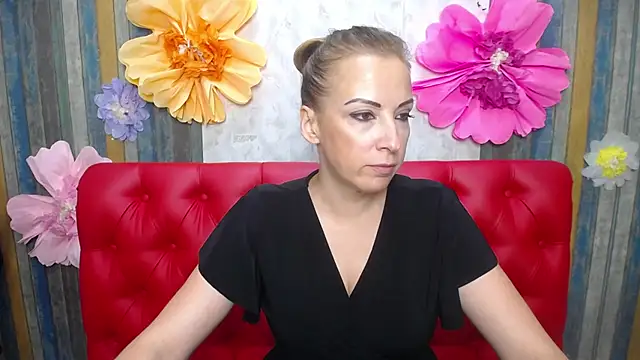 Snapshot of ElizabethSho chatting on July 14, 2026, 2:05 am ElizabethSho online show from July 14, 2026, 2:05 am