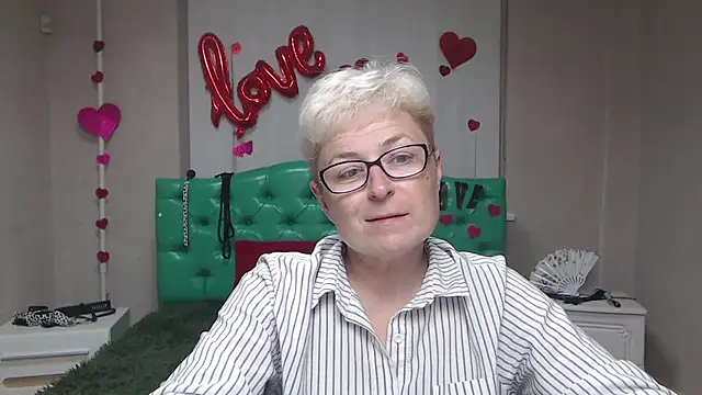 EmiliaGree online show from September 10, 2025, 5:13 pm