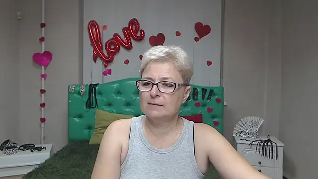 EmiliaGree online show from September 23, 2025, 5:05 pm