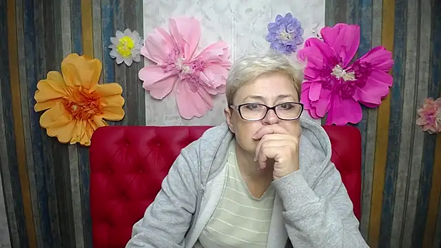 EmiliaGree online show from December 5, 2025, 6:15 pm